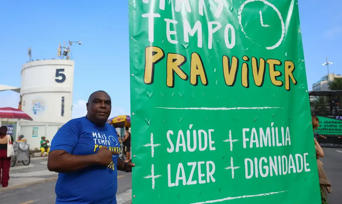 Câmara aprova PEC que encerra a escala 6x1 e amplia descanso semanal