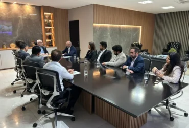 Governador Otaviano Pivetta em reunião