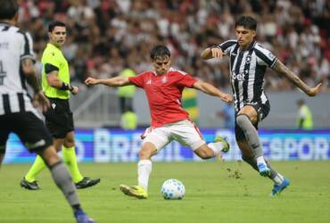 Internacional x Fluminense ao vivo: onde assistir, escalações e tudo sobre o duelo no Beira-Rio. Imagem: Ricardo Duarte/SCI
