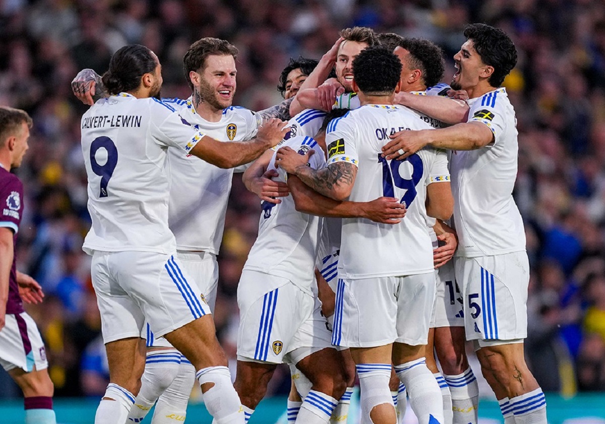 Tottenham x Leeds United: onde assistir, horário, escalações e clima de decisão na Premier League. Imagem: Divulgação Leeds