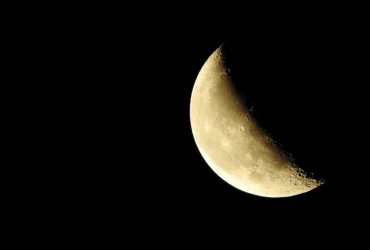O céu deste domingo (24) será marcado pela presença da Lua Crescente, fase que simboliza evolução, movimento e fortalecimento de objetivos pessoais e profissionais.