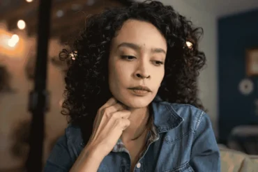 Mulher preocupada