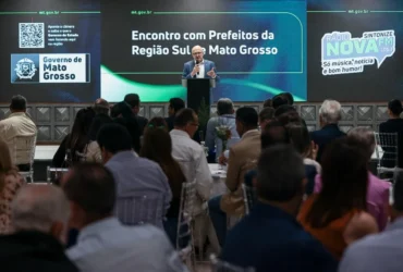 Governador de Mato Grosso Otaviano Pivetta em encontro de prefeitos