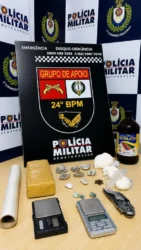 Objetos apreendidos com os traficantes