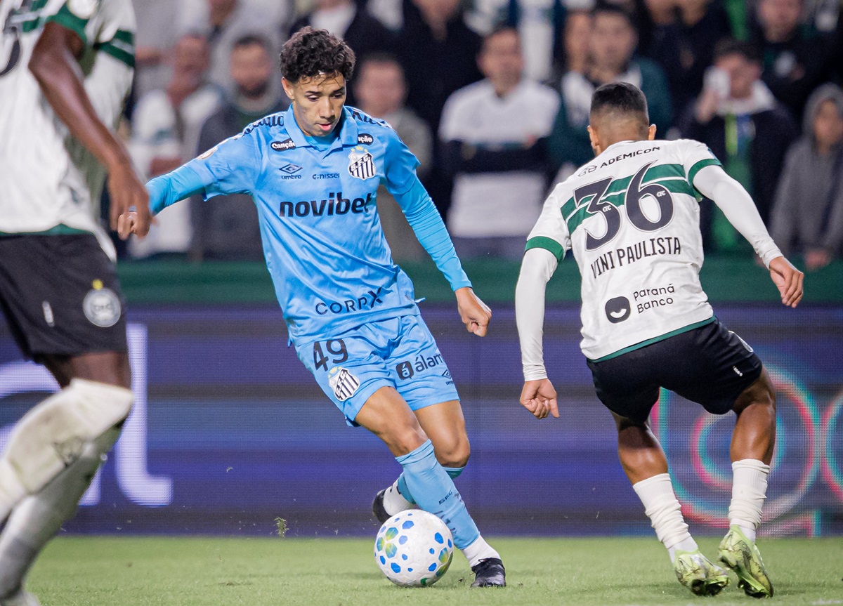 Santos x Coritiba: onde assistir, escalações e tudo sobre o duelo na Neo Química Arena pelo Brasileirão. Imagem: Raul Baretta/Santos FC