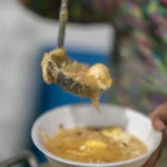 Prefeitura de Cuiabá distribui cobertores e sopas para população em situação de rua após queda de temperatura