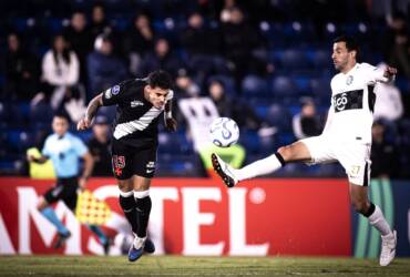 Vasco x Barracas Central: onde assistir, prováveis escalações e o que esperar do duelo decisivo pela Sul-Americana. Imagem: Matheus Lima/CR Vasco