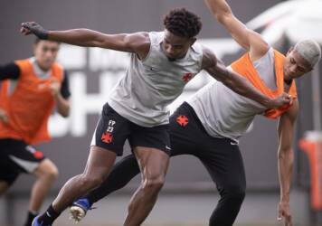 Vasco x Atlético-MG: onde assistir, escalações e tudo sobre o duelo decisivo no Brasileirão. Imagem: Matheus Lima/CR Vasco
