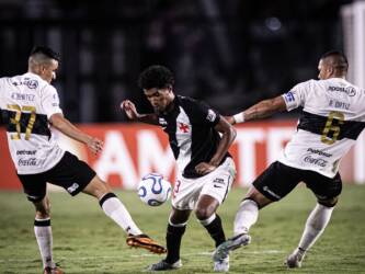 Olimpia x Vasco da Gama ao vivo: horário, escalações e tudo da Copa Sul-Americana 2026. Imagem: Matheus Lima/CR Vasco