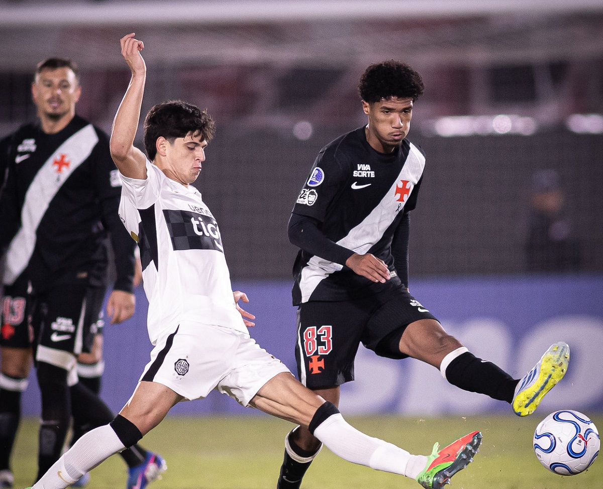 Vasco x Barracas Central: onde assistir, prováveis escalações e o que esperar do duelo decisivo pela Sul-Americana. Imagem: Matheus Lima/CR Vasco