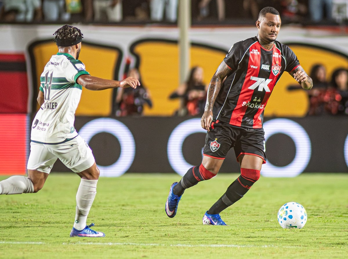 Fluminense x Vitória: onde assistir ao vivo e escalações para o duelo no Maracanã pelo Brasileirão 2026. Imagem: Victor Ferreira/EC Vitória