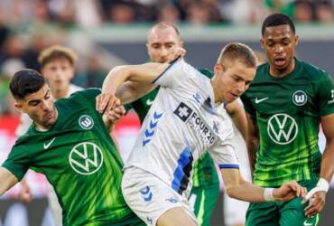 Paderborn x Wolfsburg: onde assistir ao vivo, horário, escalações e palpite dos playoffs da Bundesliga. Imagem: Divulgação Paderborn