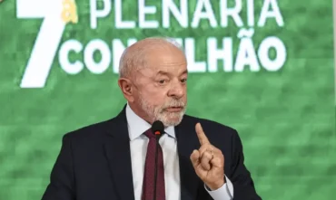 Celular roubado poderá ser devolvido nos Correios, diz Lula