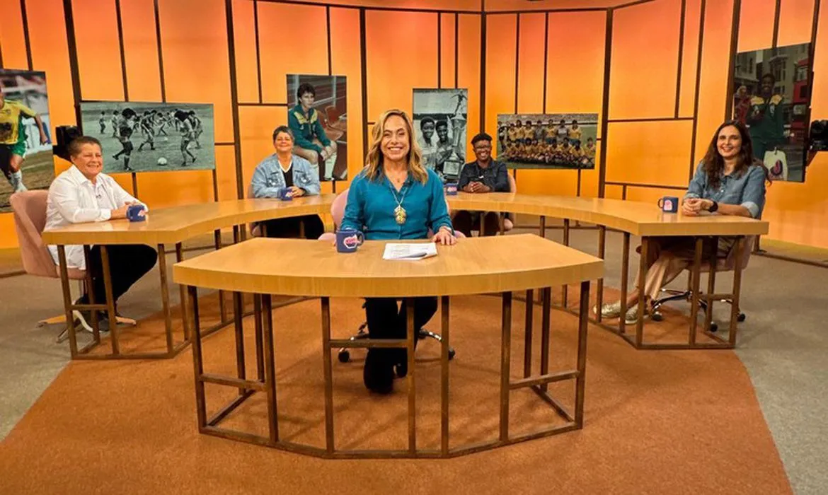 Sem censura destaca pioneiras do futebol feminino a um ano da copa no brasil