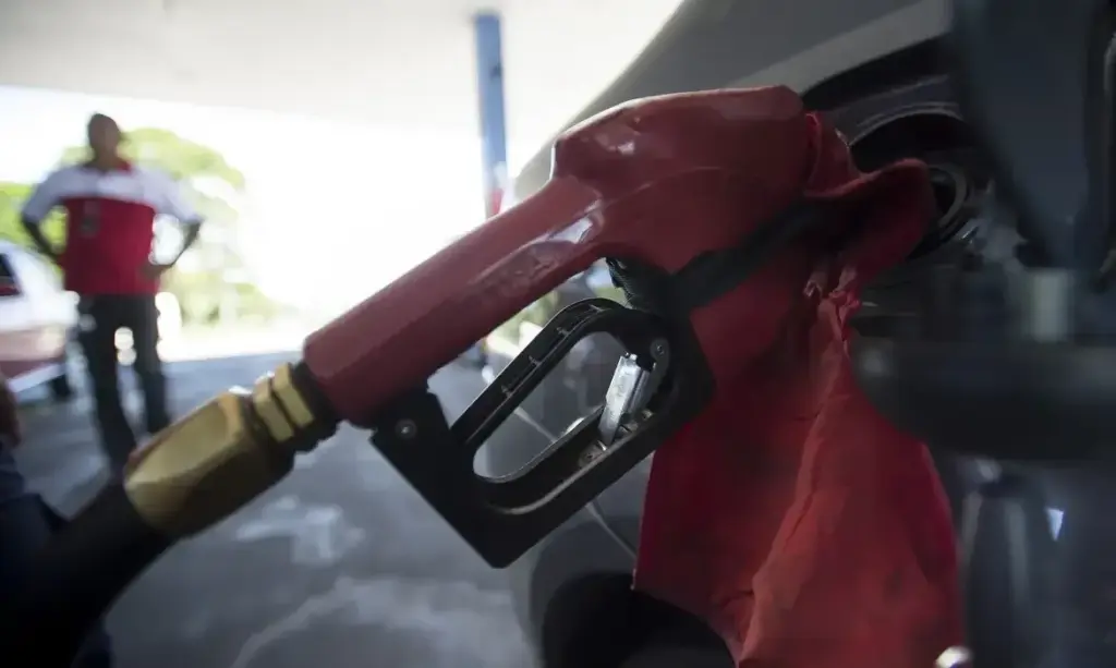Governo inicia retirada gradual de subsidios aos combustiveis e encerra apoio ao diesel