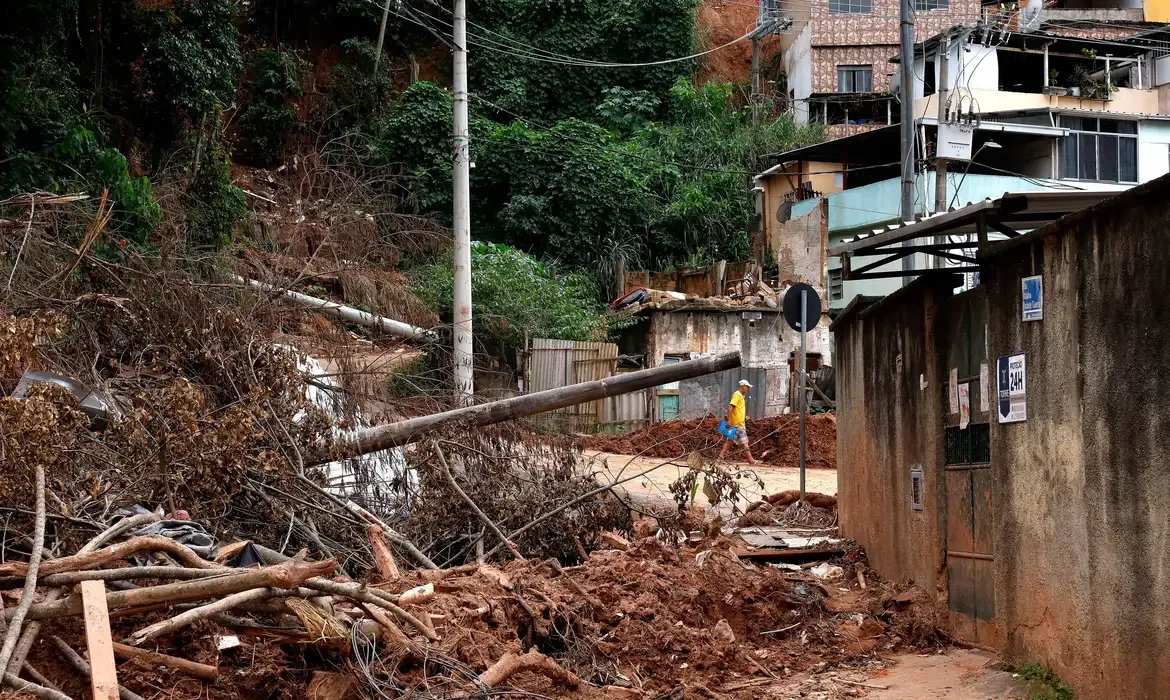 Auxílio beneficia quase 5 mil famílias afetadas pelas chuvas em Juiz de Fora e Ubá