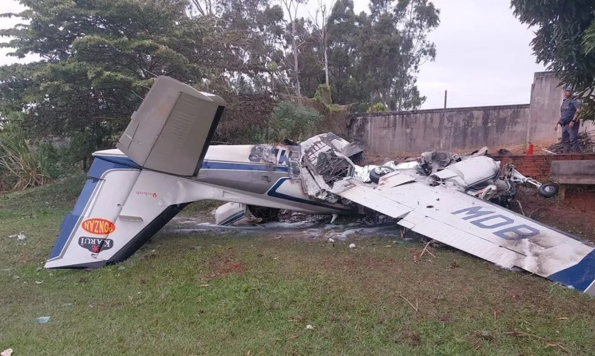 Acidente com monomotor deixa dois mortos em Marília
