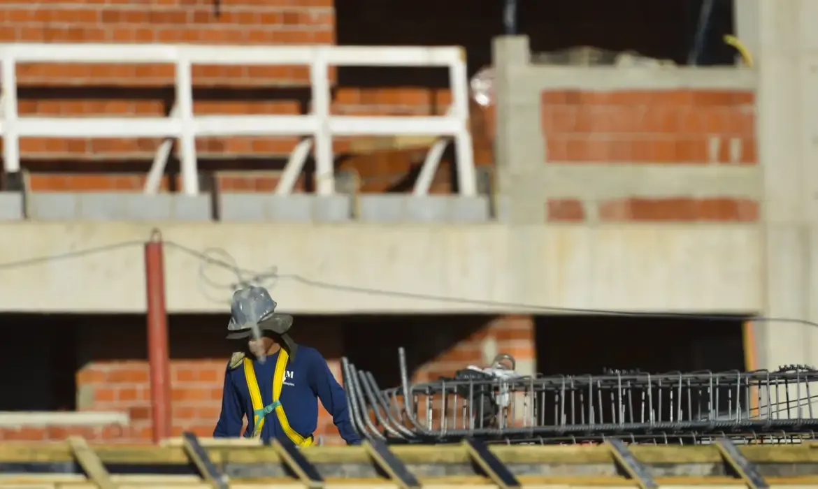Construção empregou 2,5 milhões de trabalhadores e movimentou R$ 95,6 bilhões em salários