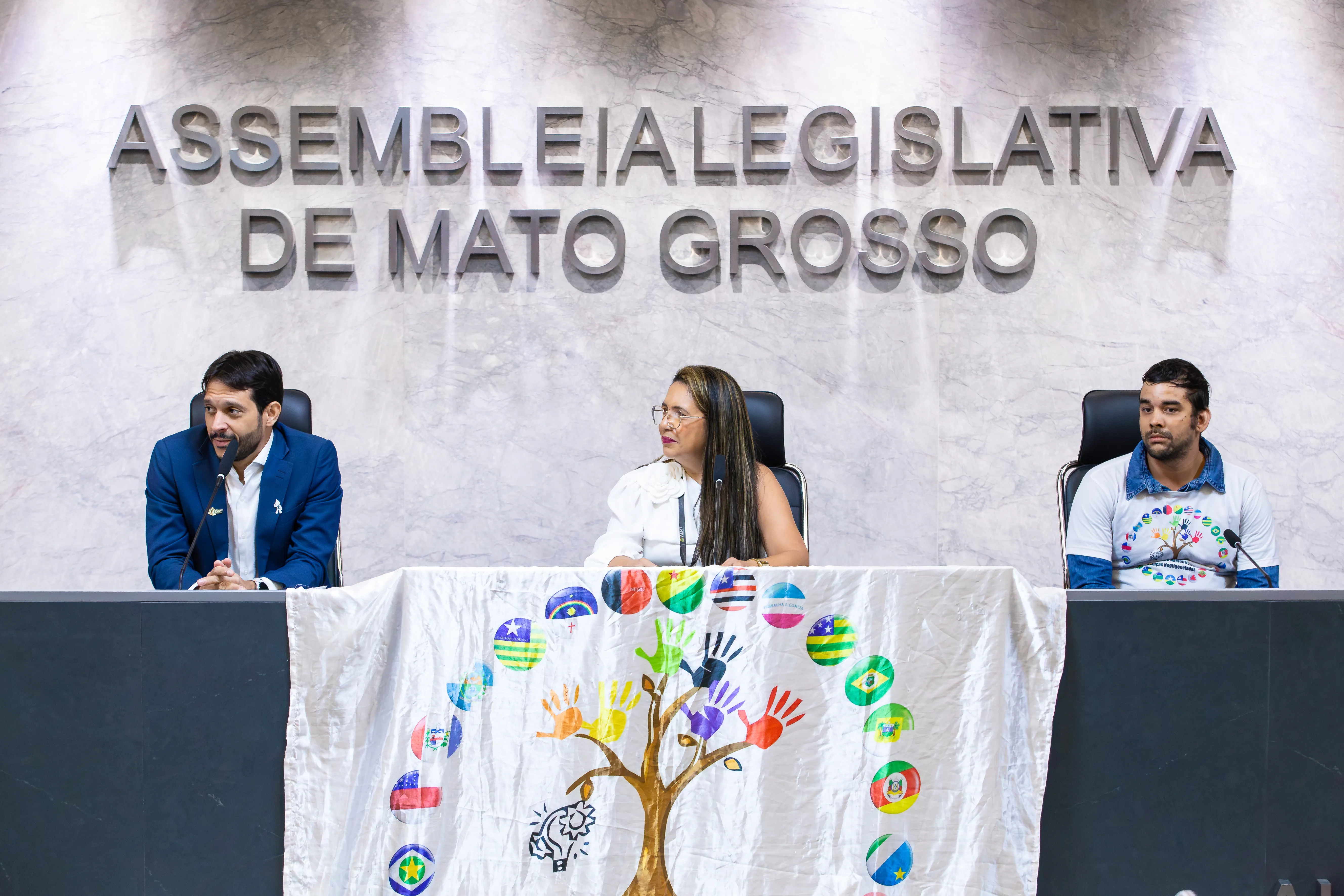 Foto do comitê do Uma Só Saúde na ALMT