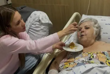 Vovó Naná: ex-BBB procura amiga após internação na UTI e faz pedido especial