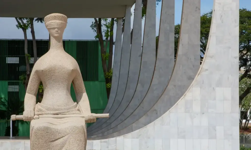 STF mantém decisão sobre aposentadoria de juízes condenados