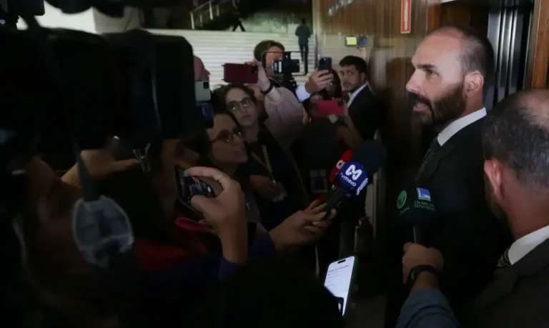 STF condena Eduardo Bolsonaro à prisão e inelegibilidade por oito anos