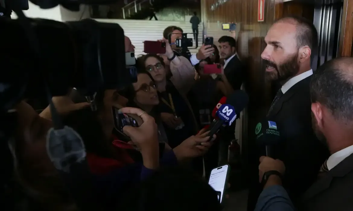STF condena Eduardo Bolsonaro à prisão e inelegibilidade por oito anos