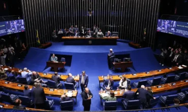 Alcolumbre trava tramitação da PEC que altera jornada 6x1 no Senado