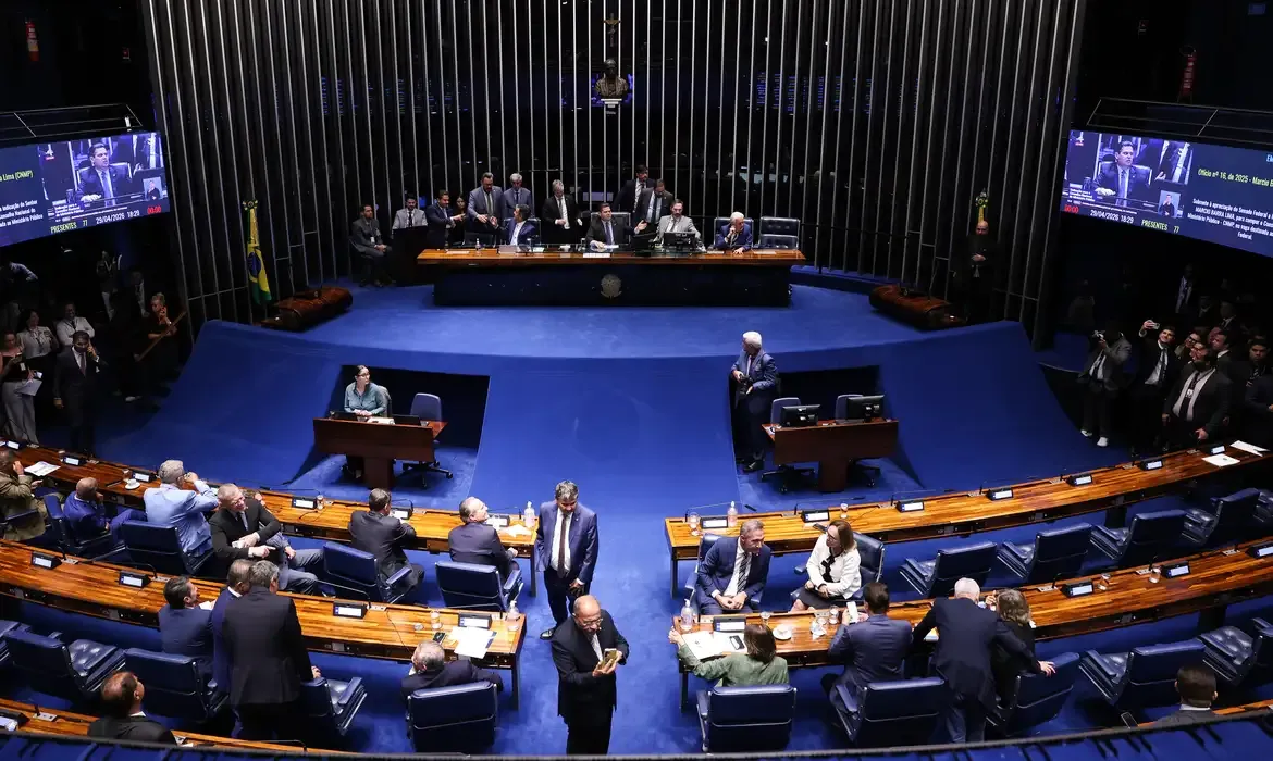 Alcolumbre trava tramitação da PEC que altera jornada 6x1 no Senado