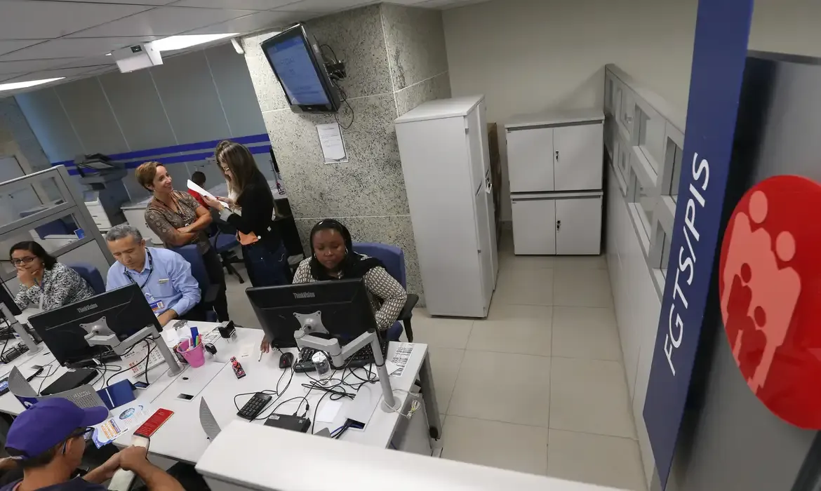 PIS: pagamento do abono salarial é liberado para nascidos em julho e agosto nesta segunda-feira (15)