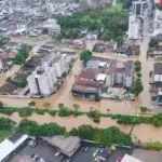 Frente fria de frio mantém instabilidade e alerta para temporais em Santa Catarina
