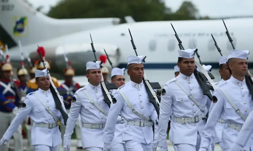Alistamento militar termina nesta terça-feira (30) para jovens de 18 anos