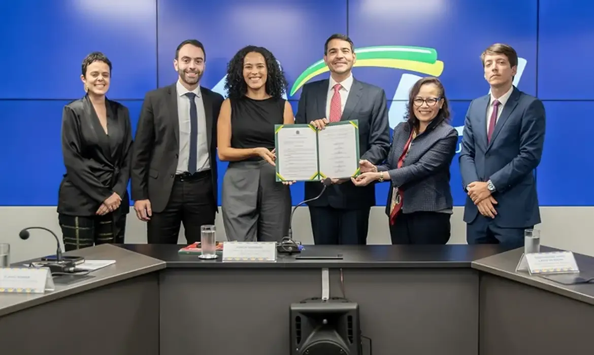 AGU garante posse de servidora após disputa sobre cotas raciais