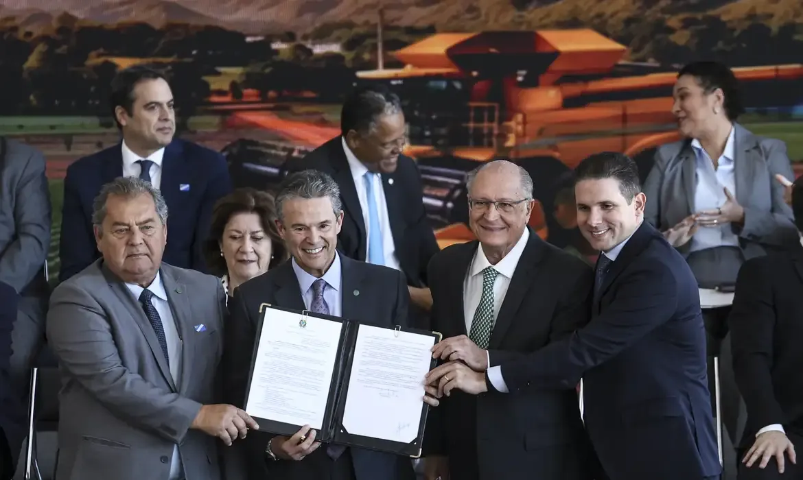 Plano Safra 2026/2027 destina R$ 525,1 bilhões ao agronegócio com juros menores