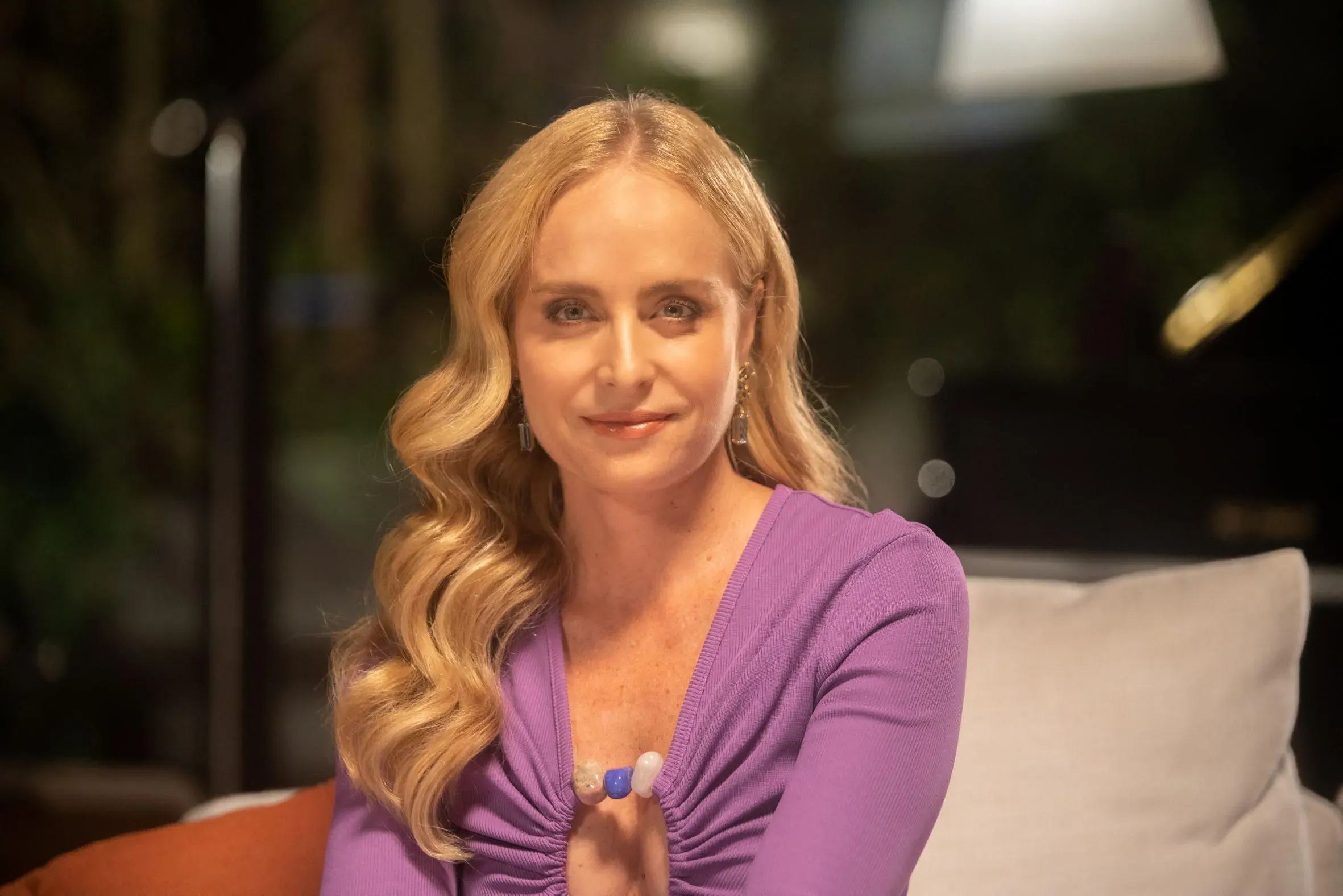 Angélica encerra contrato com agência da Globo após sete meses