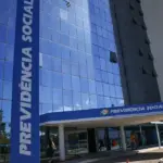 Fila do INSS cai ao menor nível em 21 meses e soma 1,8 milhão de pedidos