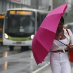 Chuva cancela show em Copacabana durante transmissão do jogo do Brasil na quarta-feira (24)