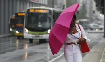 Chuva cancela show em Copacabana durante transmissão do jogo do Brasil na quarta-feira (24)