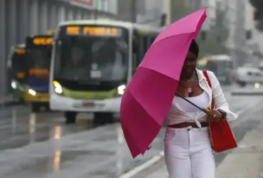 Chuva cancela show em Copacabana durante transmissão do jogo do Brasil na quarta-feira (24)