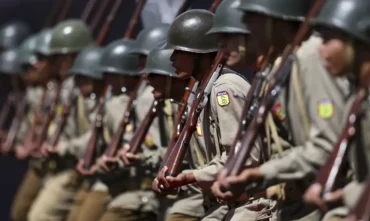 Exército mantém fronteiras sob vigilância apesar de bloqueio no orçamento