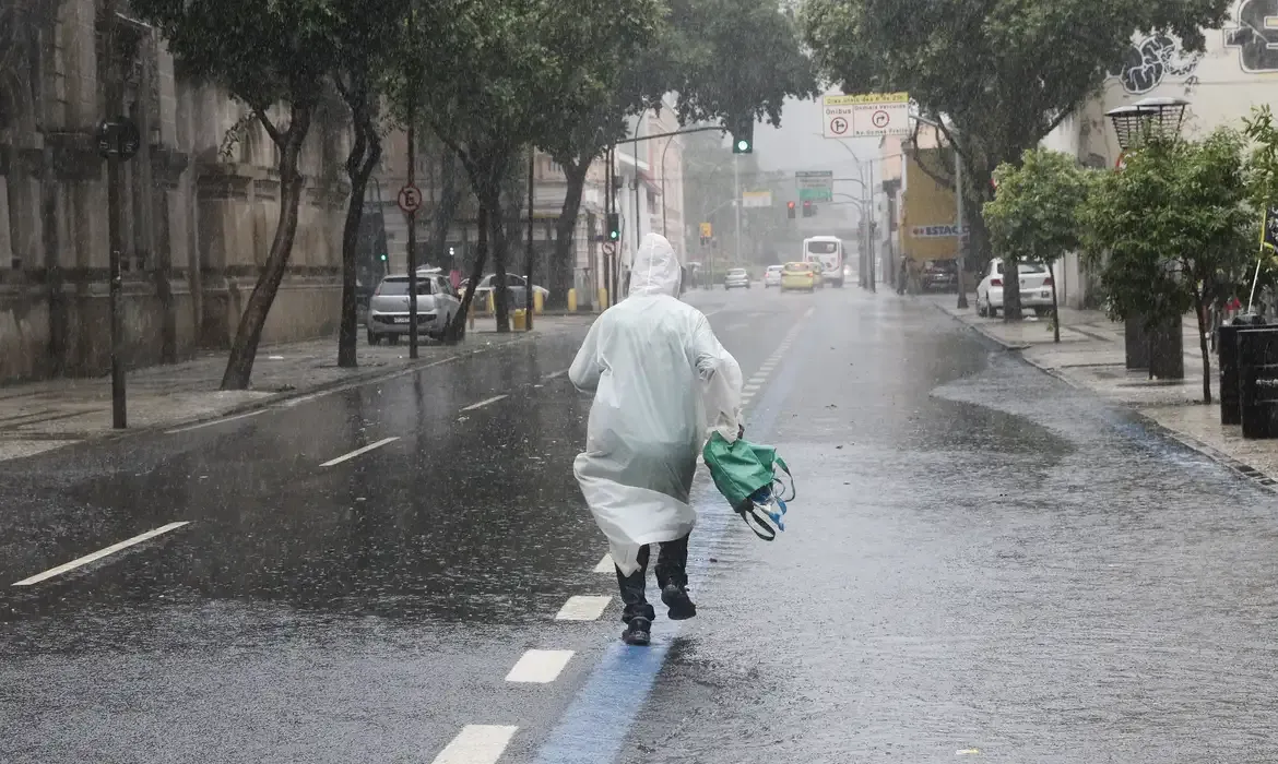 El Niño reforça alerta para chuva intensa no Sul, Sudeste e Centro-Oeste