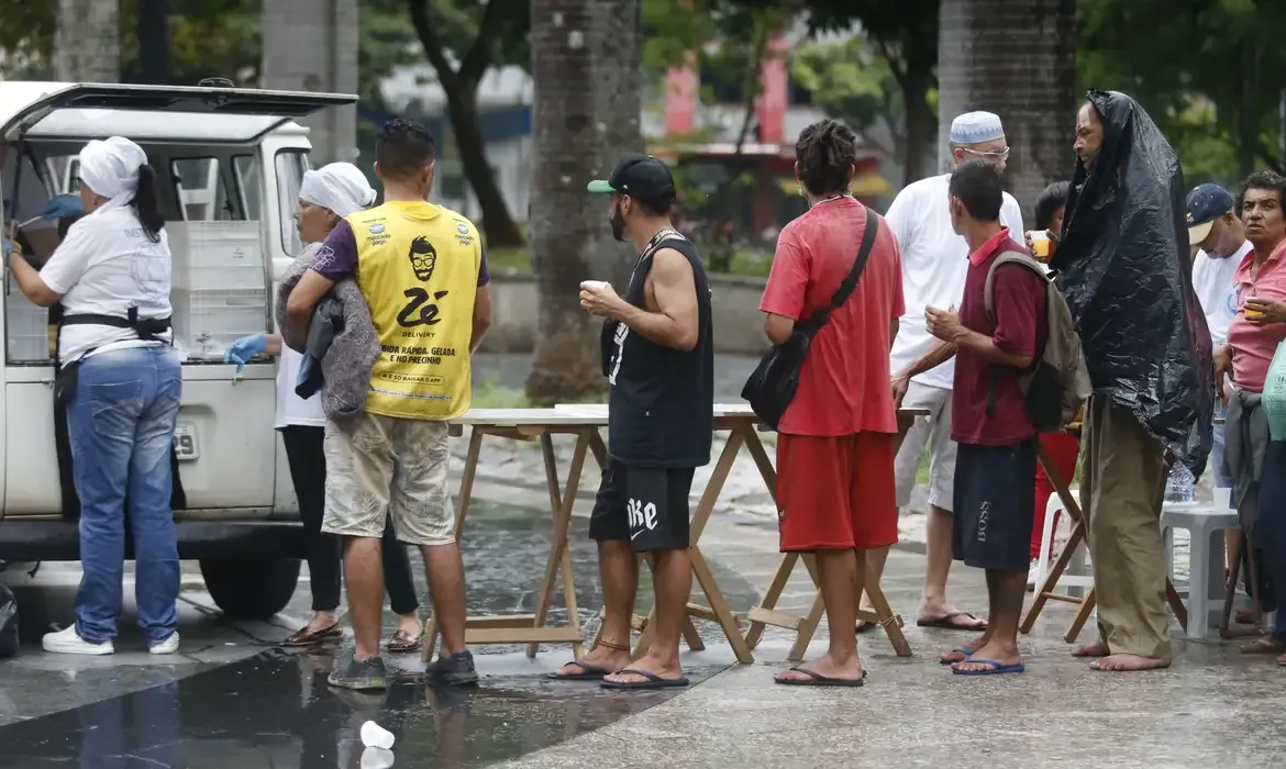 Governo confirma censo inédito da população em situação de rua no Brasil