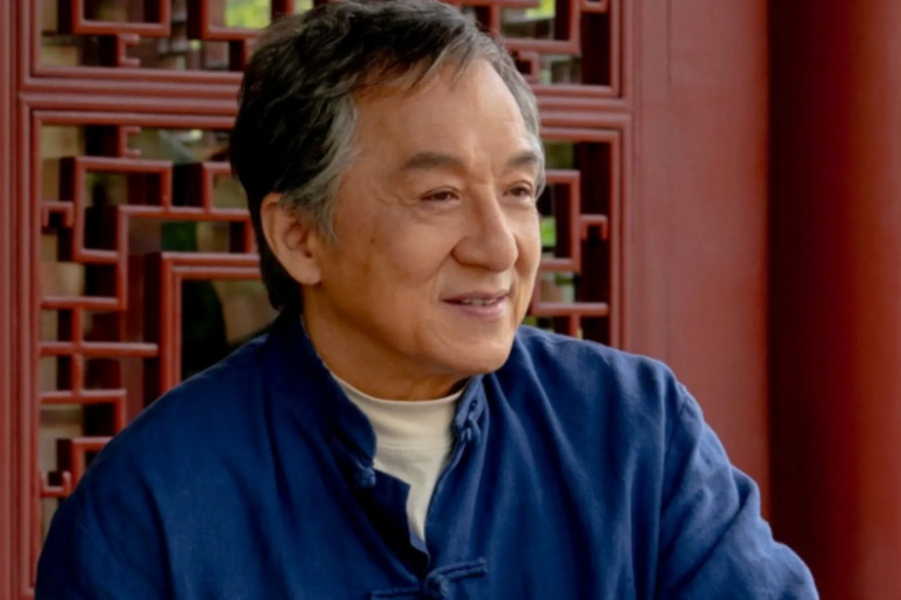 Jackie Chan dispensa dublês aos 72 anos e reafirma legado em cenas de ação