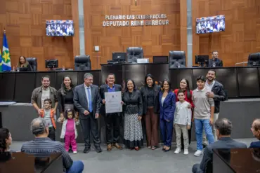 Homenagens marcam sessão especial na ALMT