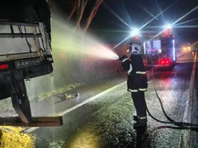 Incêndio em carreta na BR-364 mobiliza bombeiros em Alto Garças