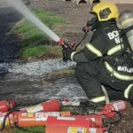 Curto-circuito em padrões de energia mobiliza bombeiros na Feira Municipal de Juína