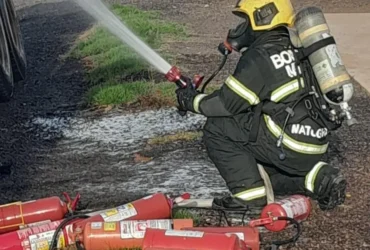 Princípio de incêndio na Feira Municipal de Juína é controlado por bombeiros