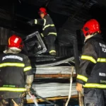 Bombeiros usam 200 mil litros de água para apagar incêndio em depósito em Campo Verde