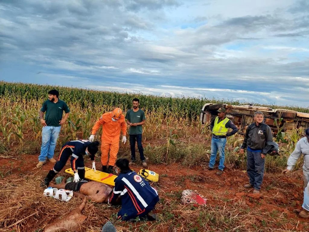 Capotamento na MT-140 deixa vítima ejetada entre Campo Verde e Nova Brasilândia
