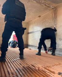 Traficante é preso com carregamento de drogas escondido em fundo falso de caminhão na BR-364 em Diamantino